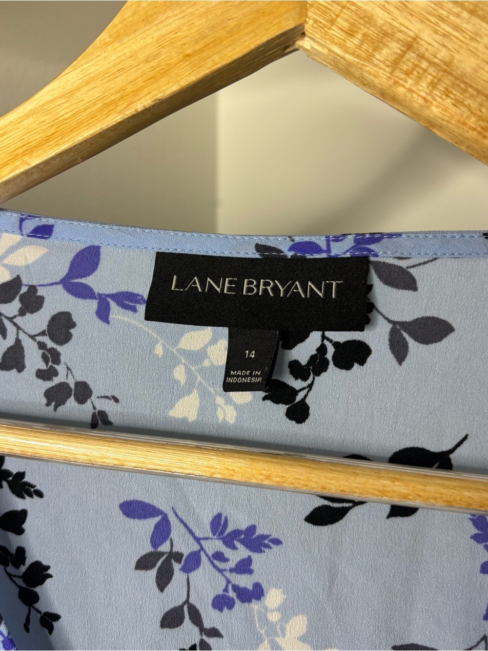 Lane Bryant Blue Floral V-Neck Balloon Sleeve Top Size 14 - Picture 4 of 6